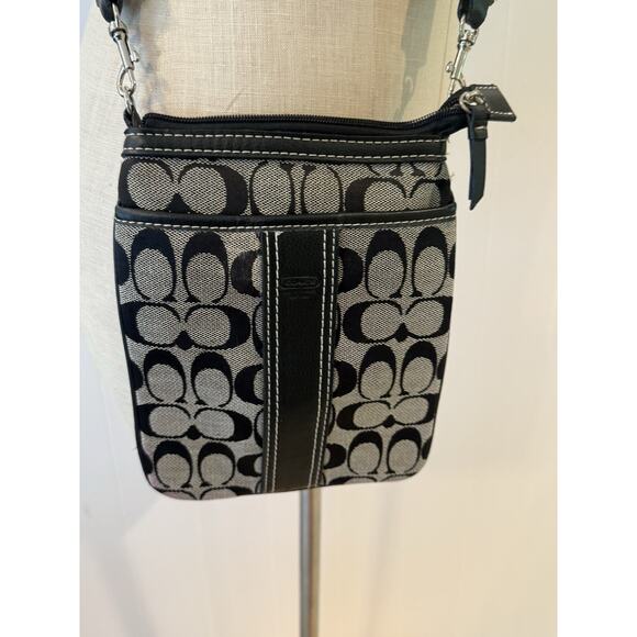 Coach Black Signature C Crossbody Bag Purse Adjustable Strap Zip Top Logo - Picture 5 of 10